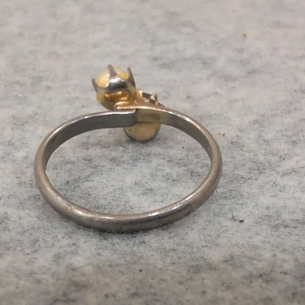Vintage Silver Tone Ring with Faux‎ Pink Stone and Pearl Accent Women's Jewelry - Picture 3 of 3